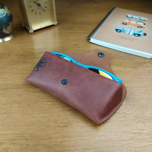 Etui en cuir pour lunettes, cuir de cheval fou, Etuis à lunettes en cuir, Etuis à accessoires, Cuir véritable