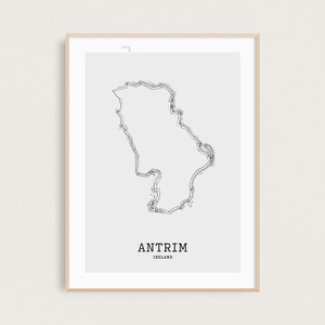 Dessin au trait de la carte | Carte du comté d'Antrim | Carte de l'Irlande imprimée | Impression de carte minimale | Comtés irlandais | Cadeaux Irlande | Carte de l'Irlande | Impression Wanderlust