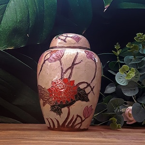 蓋付きヴィンテージブロンズ壷、エッチングされた花のモチーフ、手描きの真鍮製花瓶、花柄エナメル真鍮製壷、インドの小さな真鍮製七宝焼き壷。