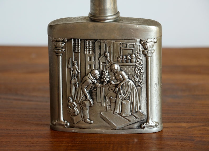 Frasco de bolsillo vintage con adornos artísticos, frasco en relieve de Alemania, minibotella de peltre, frasco adornado con 95 % Zinn, regalo inusual para él. imagen 3