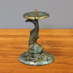 Candelabro de latón con forma de pez, candelabro Koi con cardenillo, candelabro de bronce con forma de letra S, elegante candelabro pequeño con forma de pez serpiente.