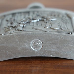 Frasco de bolsillo vintage con adornos artísticos, frasco en relieve de Alemania, minibotella de peltre, frasco adornado con 95 % Zinn, regalo inusual para él. imagen 10