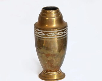 Vintage Art-Deco Vase aus Messing. Jugendstil Große Kupfer Vase. Eingraviertes figuratives Design.  Englische Messing Design Urne. Antike Messing Amphore.