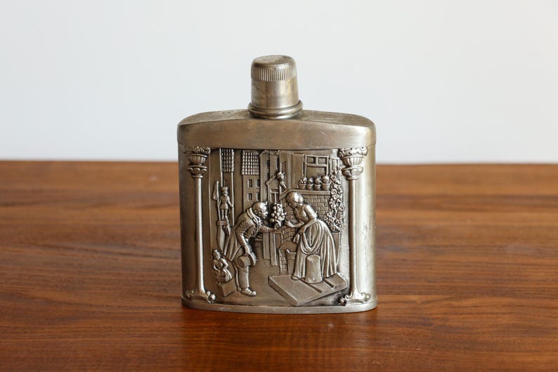 Frasco de bolsillo vintage con adornos artísticos, frasco en relieve de Alemania, minibotella de peltre, frasco adornado con 95 % Zinn, regalo inusual para él. imagen 4
