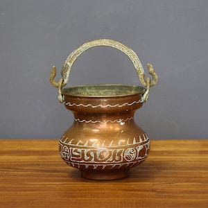 Copper Engraved Small Planter with Handle, French Rustic Copper Pot with Bronze Handle, Hammered Copper Cauldron, Copper Vessel for Flowers.