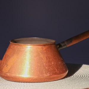 Vintage Kupfer Fondue Topf. Antike Kupferpfanne mit Holzgriff.  Kupfer Soßenkelle.