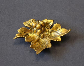 Brass Grape Leaf Ashtray, Embossed Brass Trinket Dish, Leaf Brass Tray, Ornate Grape Small Tray, Fall Decor, Brass Jewellery Tray.
