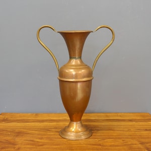 Vintage koperen Franse vaas, handgemaakte koperen amfora, handgesmede bruinkoperen kan met handgrepen, elegante koperen plantenbak uit het midden van de eeuw.