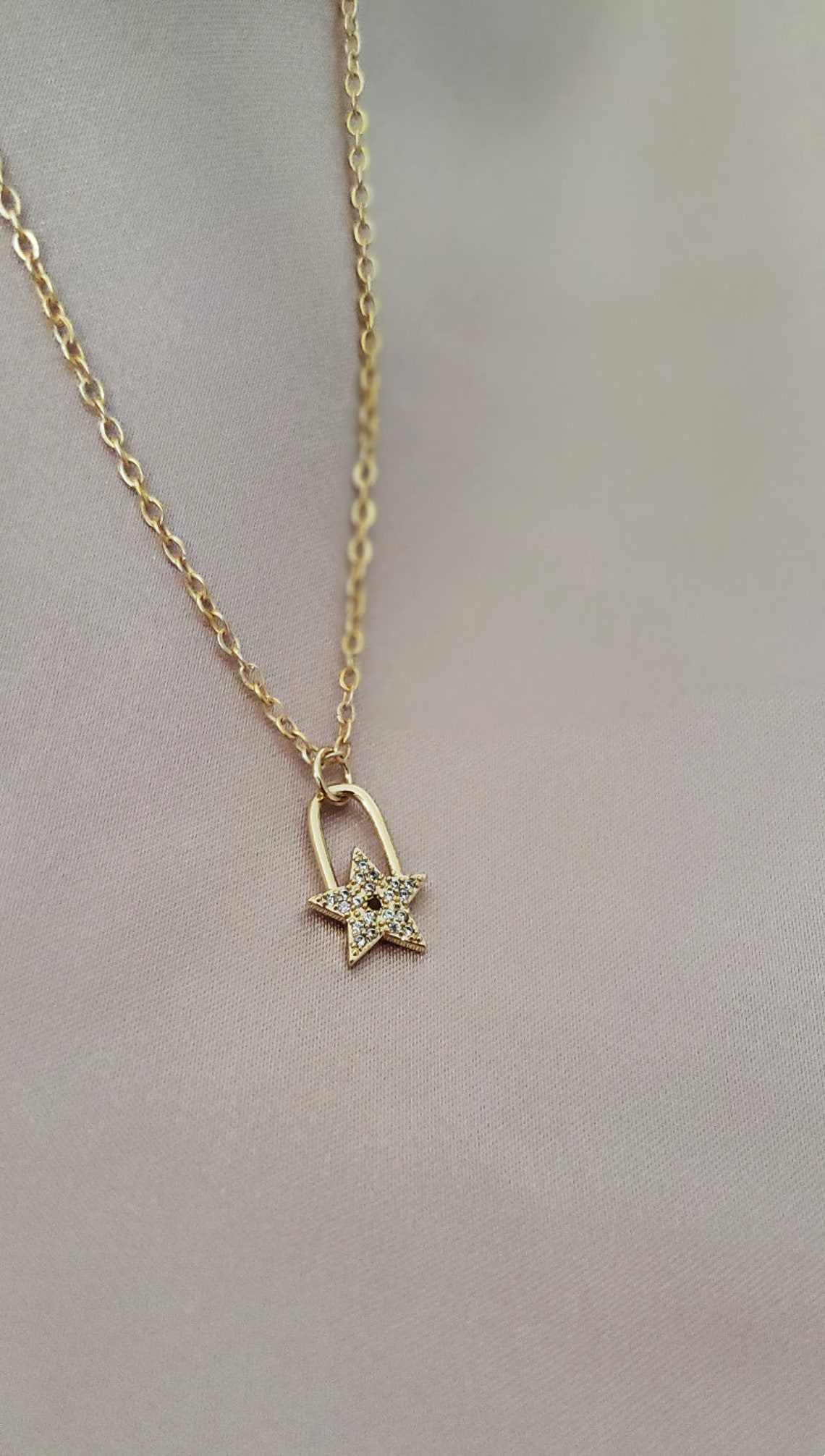 Star layers paper clip necklace main image 0