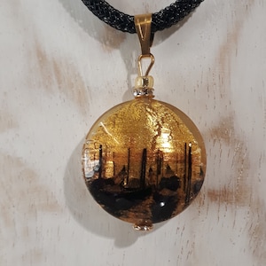 Murano glass pendants and gold or silver leaf Venice images - Pendenti in vetro di Murano e foglia oro o argento immagini Venezia