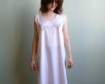 ANTIQUE Italian white batista cotton nightgown with valencienne details