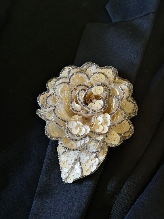1950s hand embroidered white rose sequined large … - image 2