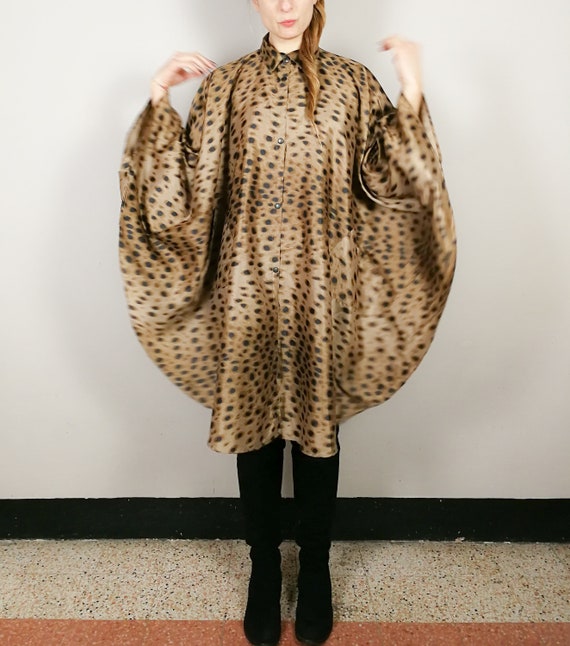Animalier raincoat cape
