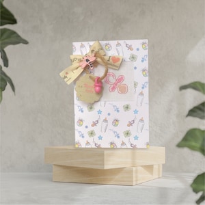 Postal em ponto cruz "Com uma menina recém-nascida", cartão feito à mão, presente para os pais