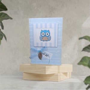Carte postale brodée à la main au point de croix de hibou fantaisiste