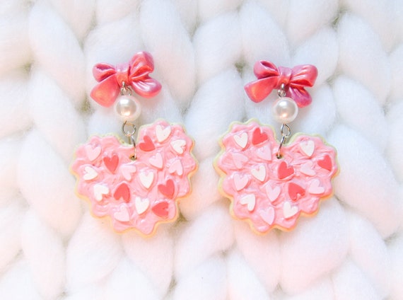 Dangle/drop heart earrings Valentines Day. Red envelope with pink heart.