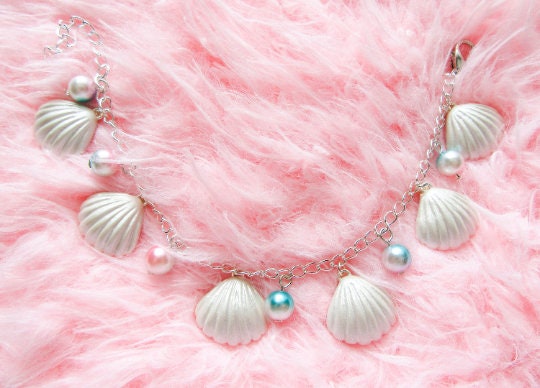 White - Handcrafted Midnapore Seashell Bracelet (Adjustable)