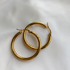 18K Gold Medium Thickness Hoops Water and Tarnish Resistant - Etsy