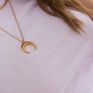 18K Gold crescent pendant necklace, inverted horn pendant, Moon necklace image 2