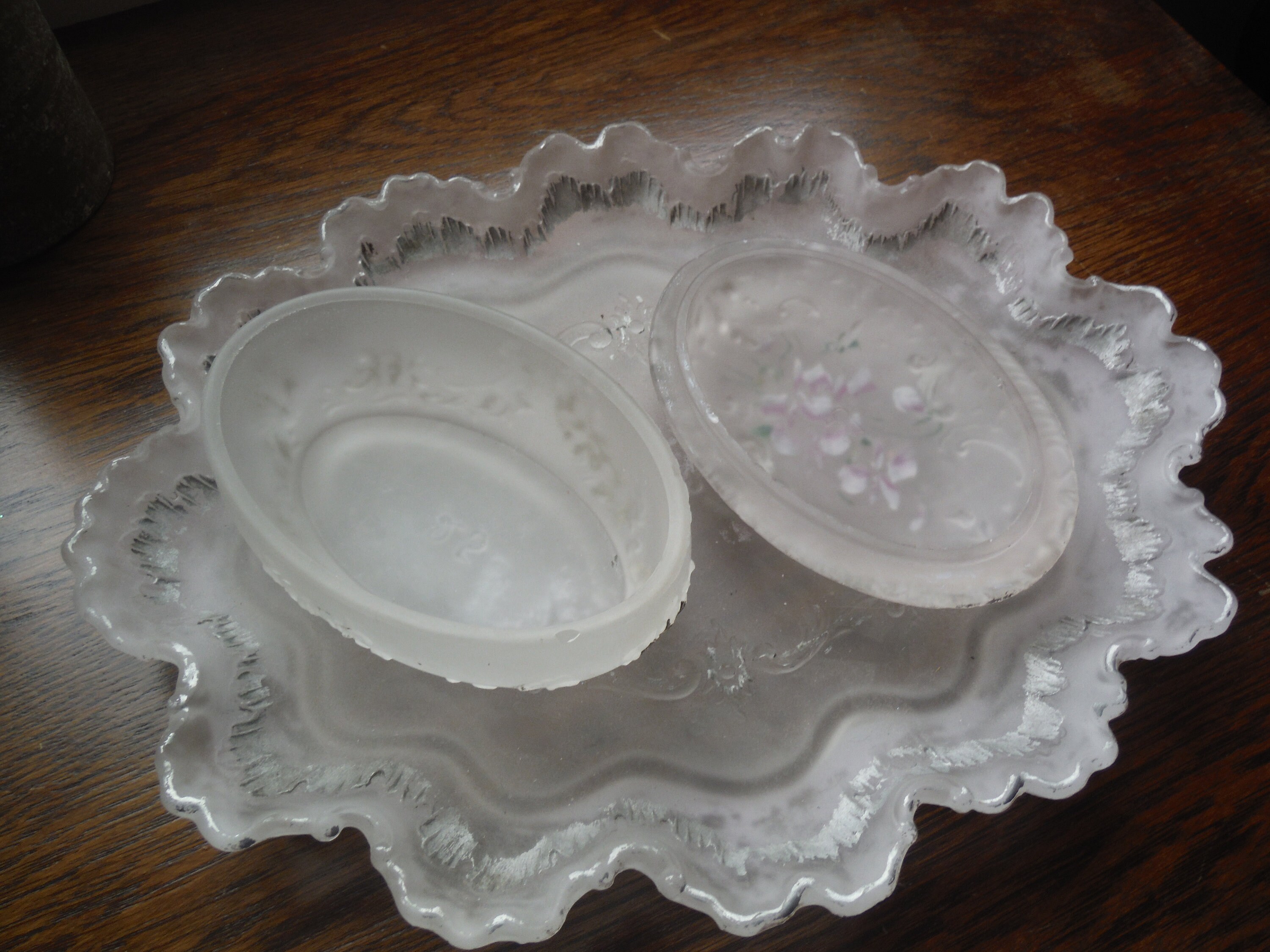 Frosted glass dresser deals