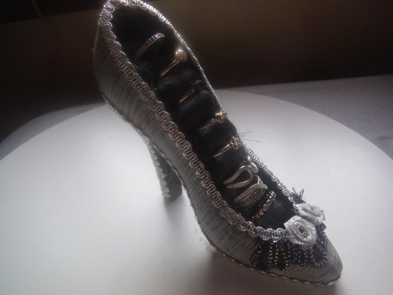 Sterling rings (8) in Shoe ring holder