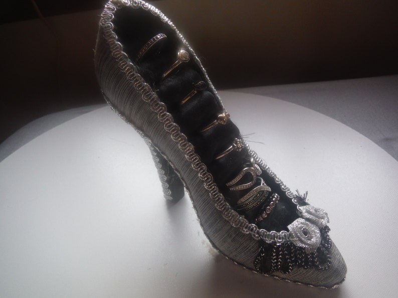 Sterling rings 8 in Shoe ring holder