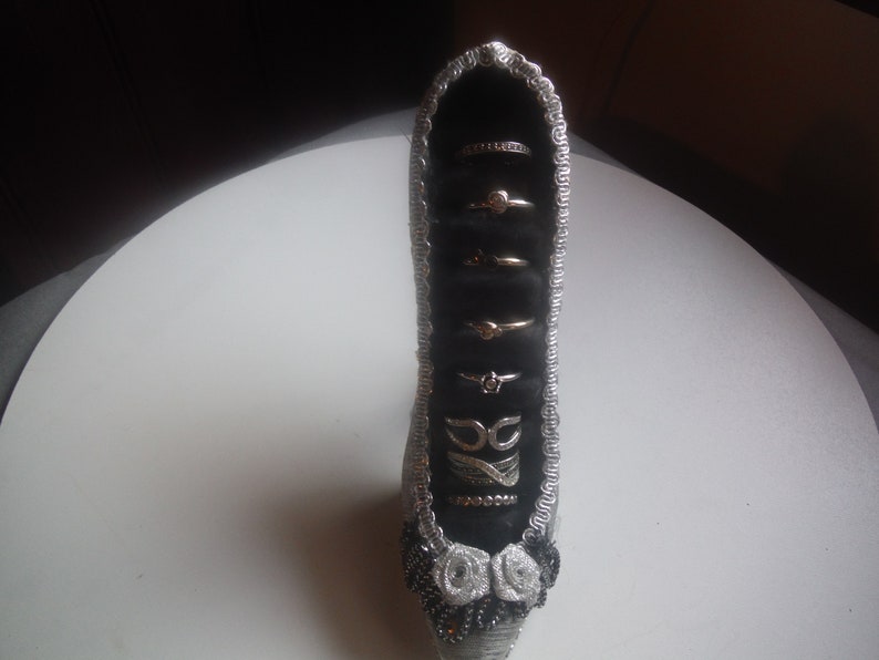 Sterling rings 8 in Shoe ring holder