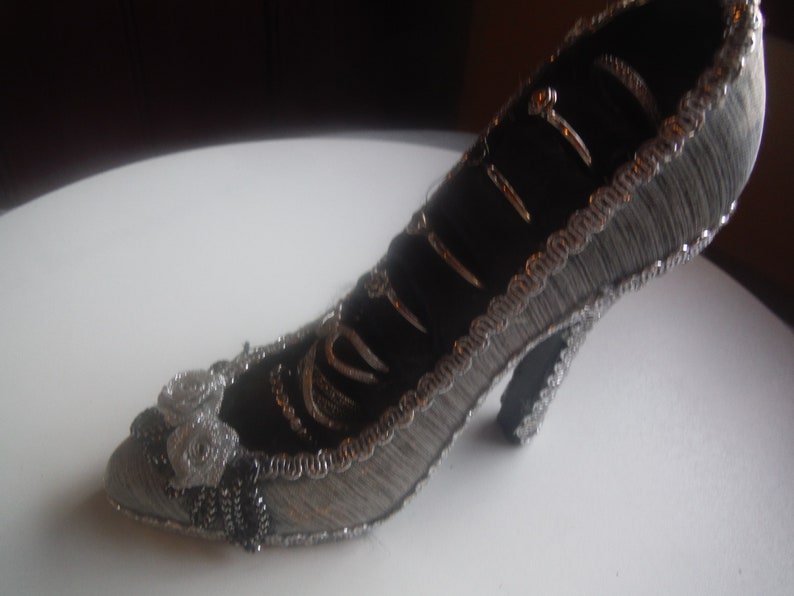 Sterling rings 8 in Shoe ring holder