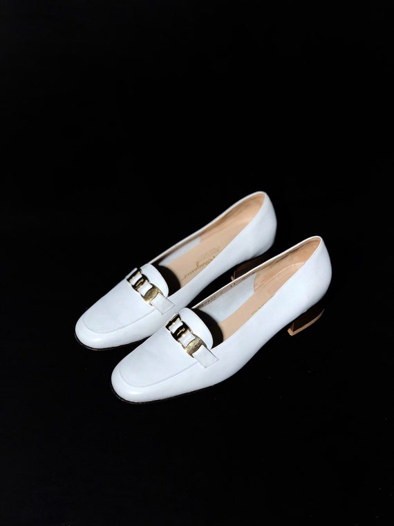 Salvatore Ferragamo Vintage Kitten Heels Pumps Loa