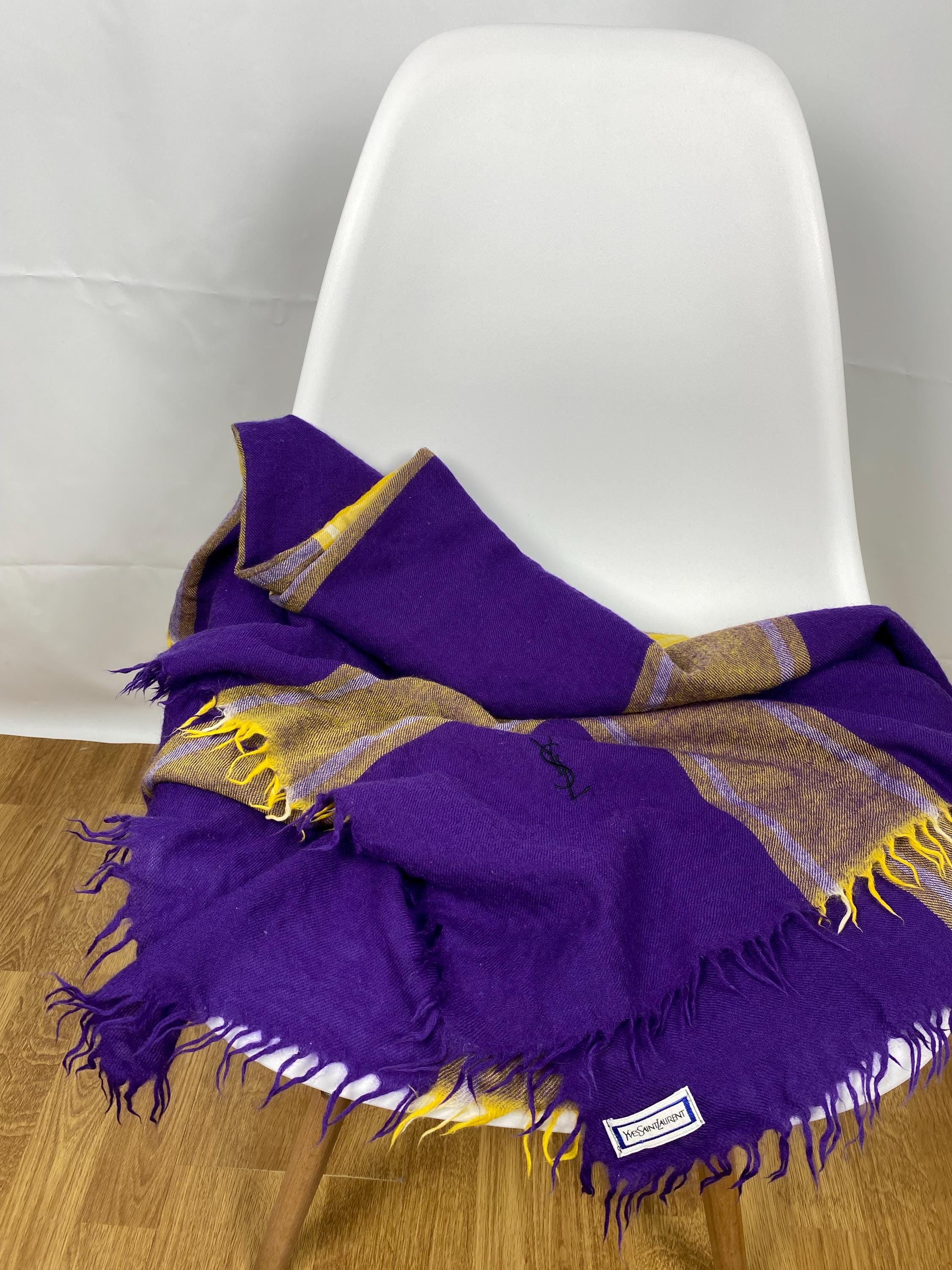 Sciarpa scialle in lana vintage Yves Saint Laurent Italia