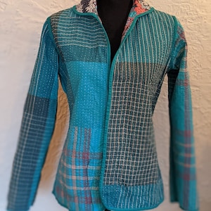 Elevate Your Style with Kantha Black Floral Quilted Reversible Women&#39;s Jacket - A Fusion of Elegance and Rustic Charm for Every Occasion