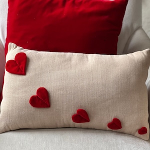 Heart pillow, Valentine pillow, Heart applique pillow, Valentine’s Day pillow, valentine day decor, valentine day home decor, 12x20 inch