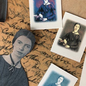 Emily Dickinson Waarzeggerijkaarten; Inspiratiekaarten; Literatuurhulpmiddelen; Poëzie-instrumenten onderwijzen; Toveren; Schrijversblok; Poëzie magie
