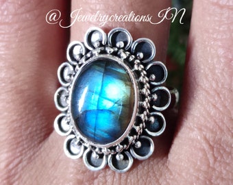 Labradorite Ring,92.5 Sterling Silver,Dainty Ring,Blue Flashy Ring,Statement Ring,Cocktail Ring,Delicate Ring,Semiprecious Ring,Gift For Her