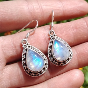 Rainbow Moonstone Earring, Srebro, Urodziny w czerwcu, Kwiatowy kolczyk, Zwisający kolczyk, Czeskie kolczyki, Kolczyki dla nowożeńców, Preze