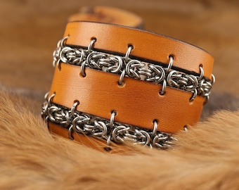 light brown leather strap wide, silver-colored royal necklace, leather jewelry for the Middle Ages, metal