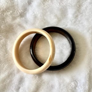 Brazalete redondo de resina acrílica / Pulsera estilo Y2K / Marrón claro transparente / Joyería minimalista para chicas modernas / Brazalete de moda