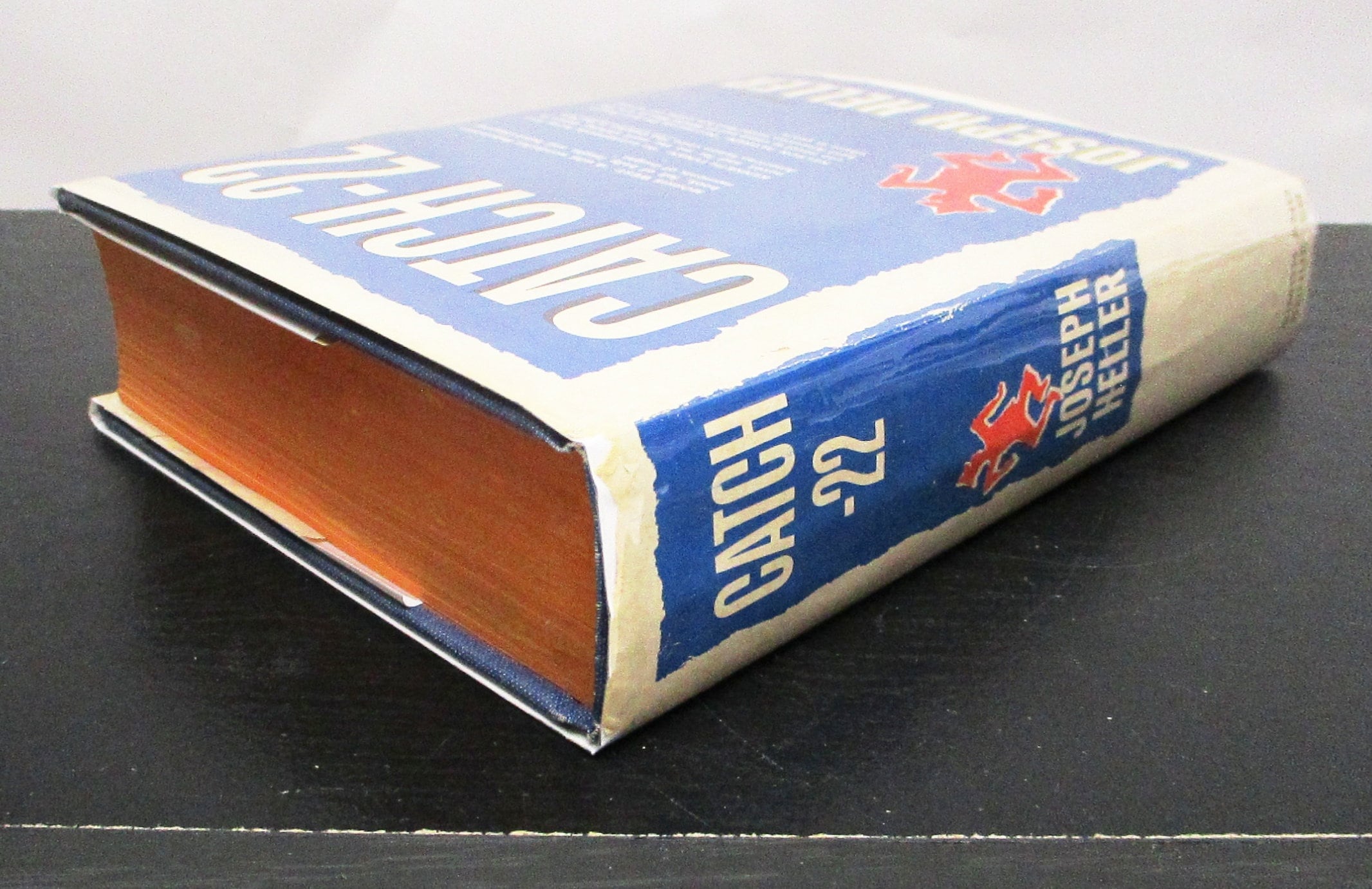 Catch & Release ピューター彫刻 他 画像の洋書2冊 Catch-22 by Joseph Heller HCDJ Book Club Edition - Etsy Canada