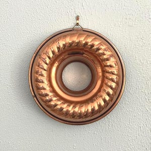 Vintage Copper Bundt Cake Mold: Rustic Farmhouse Kitchen Decor