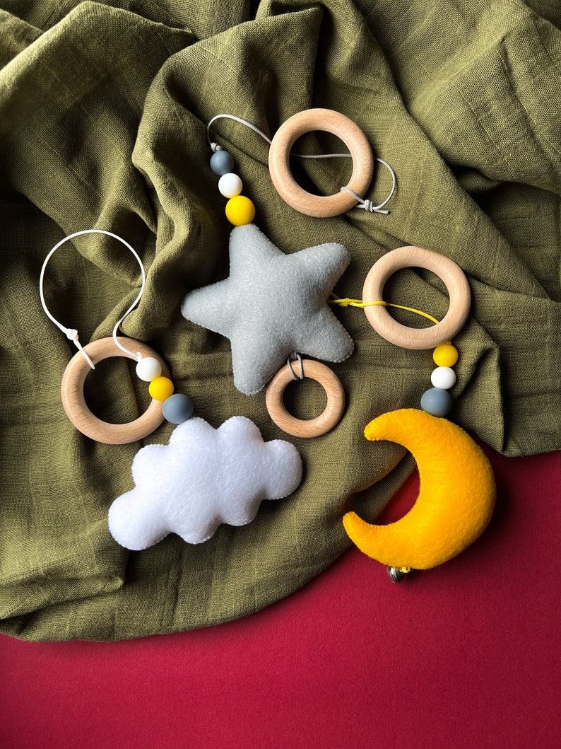 I giocattoli da palestra per bambini impostano tre giocattoli ad alto contrasto, centro attività, palestra per bambini in legno, stella gialla giocattolo Montessori, nuvola, luna, regalo Babyshower immagine 6