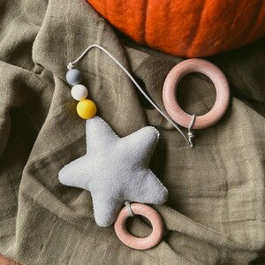 I giocattoli da palestra per bambini impostano tre giocattoli ad alto contrasto, centro attività, palestra per bambini in legno, stella gialla giocattolo Montessori, nuvola, luna, regalo Babyshower ONLY gray star