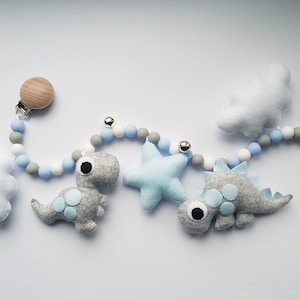Dinosaurier-Kinderwagengirlande, T-Rex, Kinderwagenkette, Stegosaurus, babyblaues Kinderwagendekor, Kinderwagenzubehör, Babymobile, Kinderwagenspielzeug