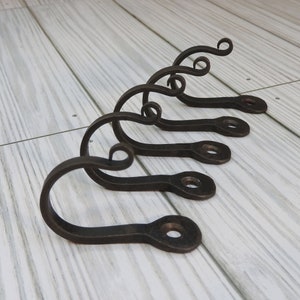 5 pack Horseshoe Nail Coffee Mug Hooks, (5-6X1" screws included), Simple Cast Iron Pan Hooks, Rustic Farmhouse Kitchen Utensil Hook