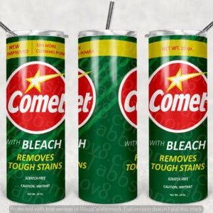 Puede incluir: Un vaso de acero inoxidable verde y amarillo con un diseño que se asemeja a una lata de producto de limpieza Comet. El vaso tiene las palabras "Comet" y "With Bleach Removes Tough Stains" impresas en él. El vaso tiene una capacidad de 20 onzas.