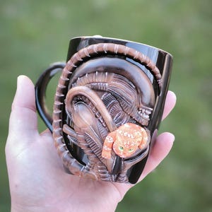 Tazza aliena, tazza da caffè aliena, alieno 3d, alieno fatto a mano, alieno in polimero, alieno realistico