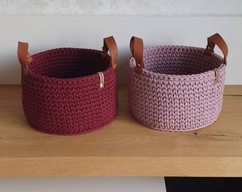 Storage basket crocheted from recycled cotton with leather handles