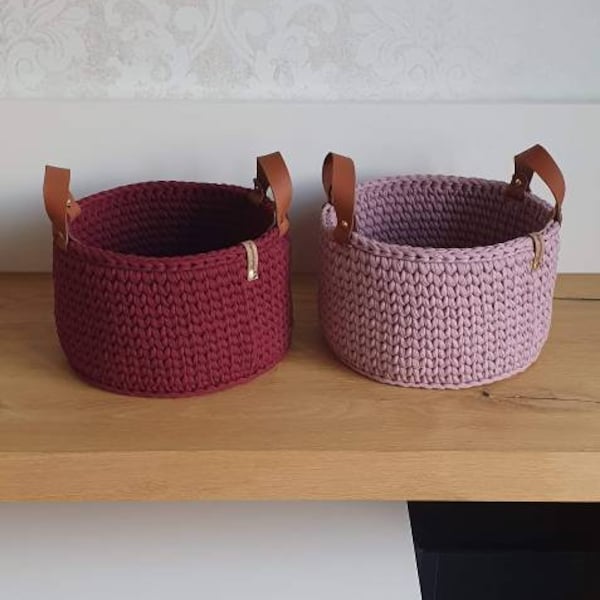 Storage basket crocheted from recycled cotton with leather handles