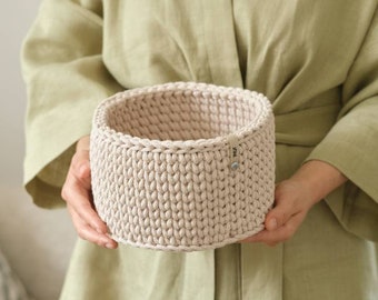 Crocheted basket with handles, can be personalized as a gift for birth, baby shower