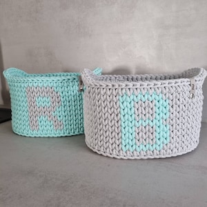 Handgemachter, personalisierter Korb mit zwei Griffen