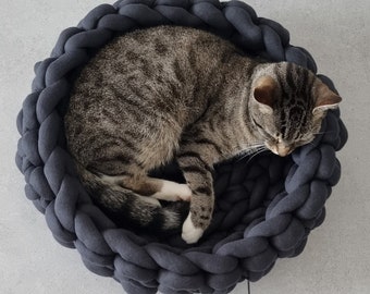 Cat bed Cat basket Dog bed Dog basket Chunky coarse knit gray or cream 50 cm diameter Soft padding
